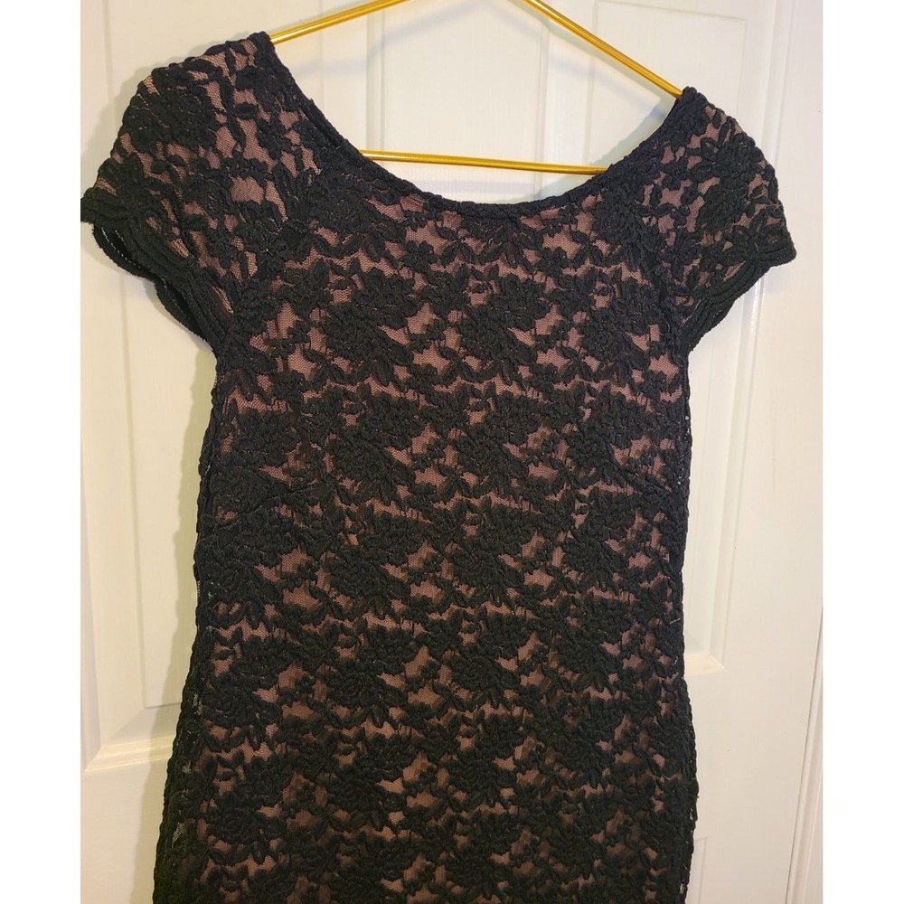 Dressbarn db Lace Sheath Dress Woman Sz 12 Black Tan Excellent Cap Sleeve Gothy - Picture 10 of 12